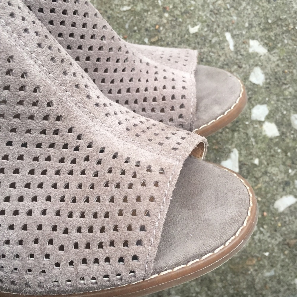 Lucky Brand | Open toe Stacked heel Suede Wedges! - Picture 5 of 9
